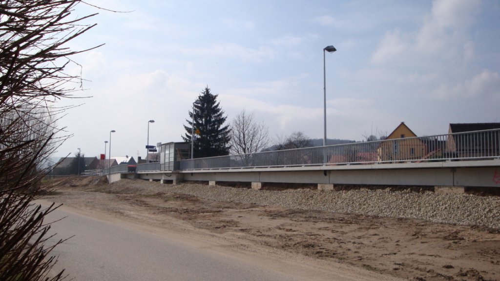 Der Bahnsteig vom Hp Ro�bach am 22.03.2012. (Foto: G�nther G�bel)