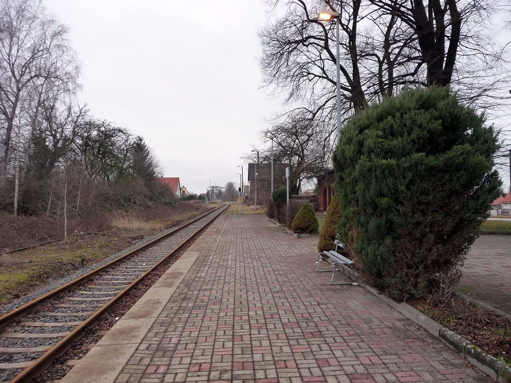Der Bahnsteig in St��en am 07.03.2009. (Foto: Ralf Kuke)