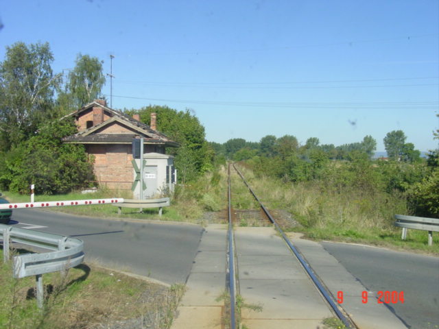 Der Bahn�bergang an der L 1215 bei Reinsdorf (b Artern); 09.09.2004 (Foto: Carsten Klinger)