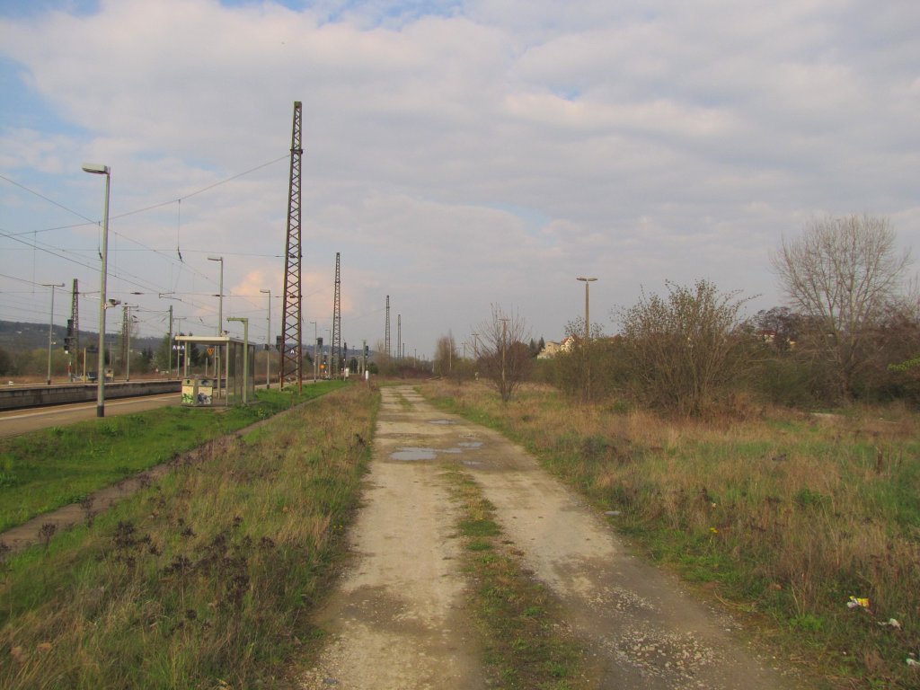 Der Bereich vom ehemaligen Bahnsteig 1a in Naumburg Hbf; 13.04.2012 