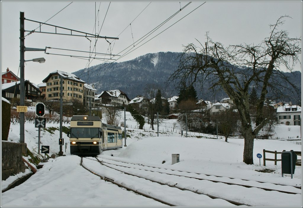 Der CEV GTW nach Vevey erreicht am 13. Dez. 2012 St-Legier Gare. 
 