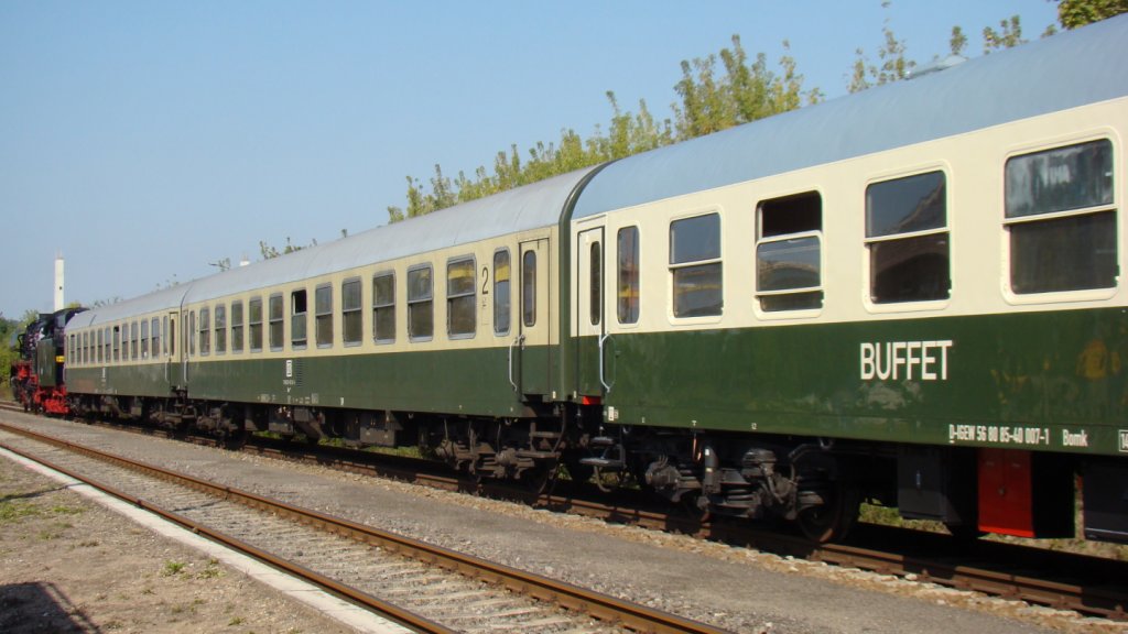 Der DB Regio Th�ringen Wagenpark vom  Rotk�ppchen-Express I  aus Eisenach, w�hrend der Abstellung am 25.09.2011 in Karsdorf. (Foto: G�nther G�bel)