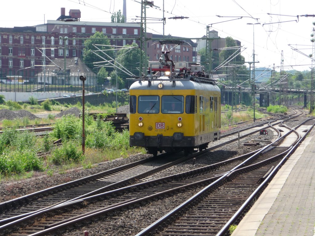 Der Diagnose-VT 701 017 ist am 30.06.2010 in Wuppertal-Oberbarmen im Einsatz.