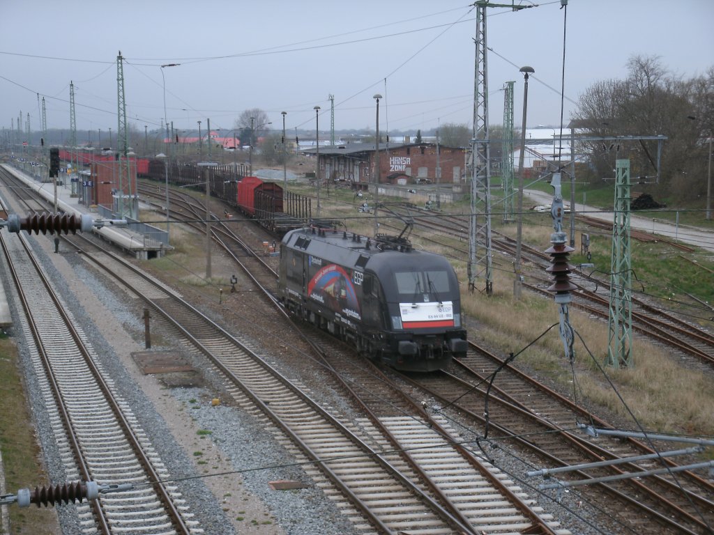 Der EGP Taurus ES64U2-002 fuhr,am 20.April 2012,in Bergen/Rgen zum Ausfahrsignal um danach nach Klementelvitz zufahren.