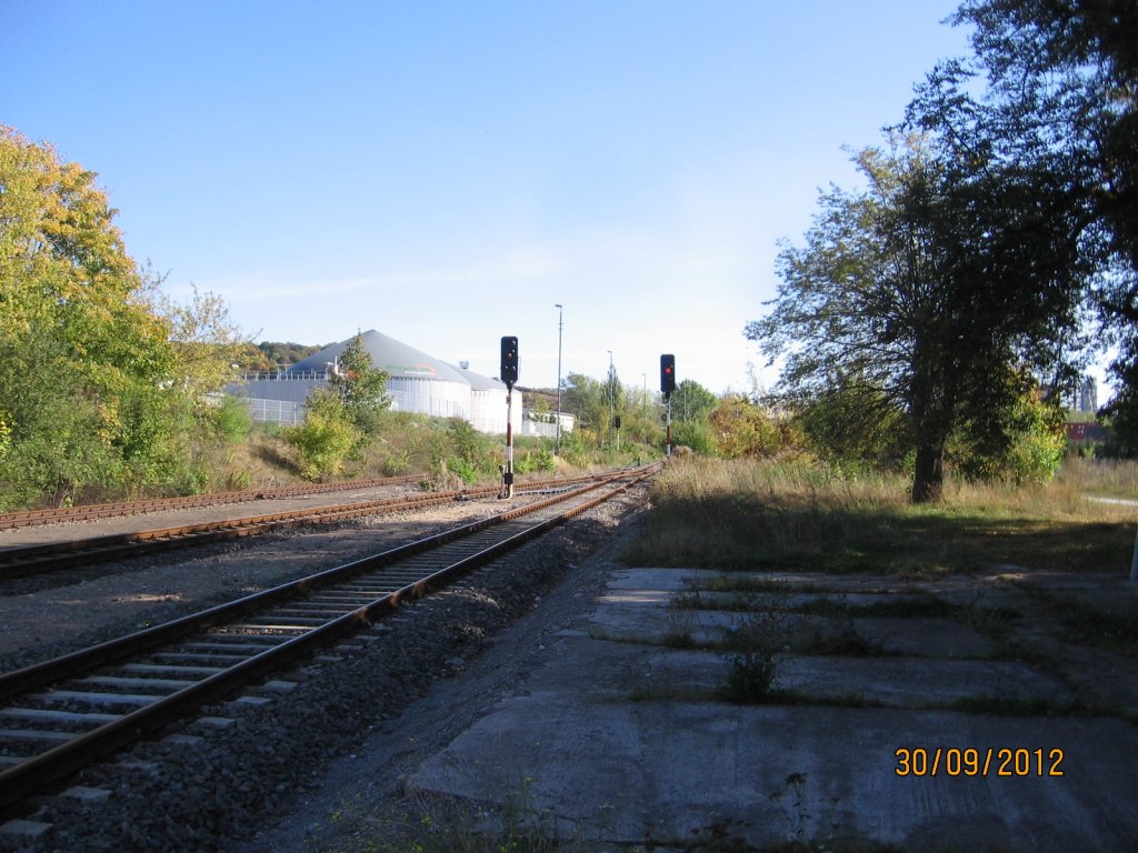 Der ehemalige Bahnsteig in Karsdorf am 30.09.2012. (Foto: Hans Grau)