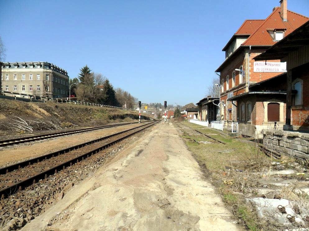 Der ehemalige Bf Freyburg am 16.03.2012. Die Bahnsteige sind schon zur�ck gebaut...