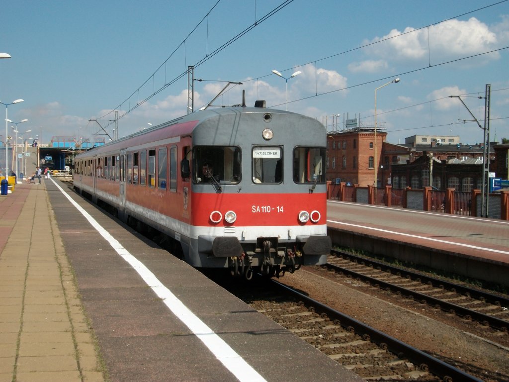 Der frhre DB 624 030 fhrt bei der PKP unter der Bezeichnung SA110-14,als Dieser am 31.Juli 2010 Szczecin Glowny verlie.