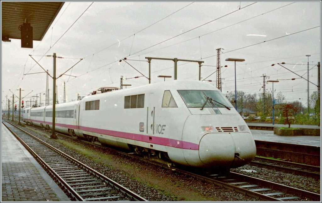 Der Intercity Experimental in Mannheim am 13. November 1996. 
(Gescanntes Negativ)