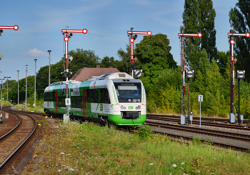 Der ITINO VT 201 der EB f�hrt am 26.07.2013 von Gleis 5 Zeitz Pbf als Rangierfahrt in Ri. Gbf weiter nach Reuden und wieder zur�ck nach Zeitz Pbf. Er f�hrte im Auftrag von DB Netz eine Videofahrt durch.