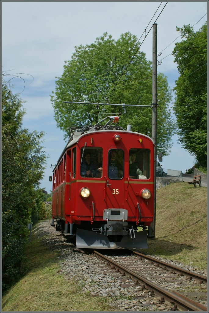 Der RhB ABe 4/4 N 35 unterwegs nach Chamby. 
20. Mai 2012