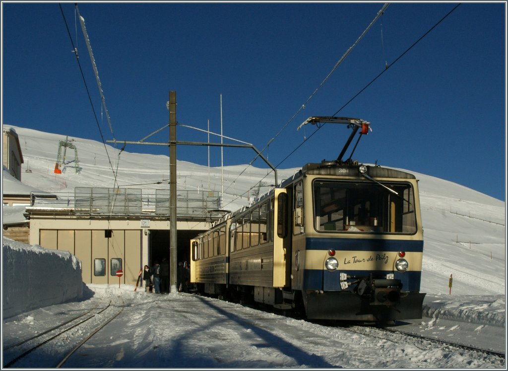 Der Rochers de Naye Zug auf der -gipfstation. 
12.01.2012