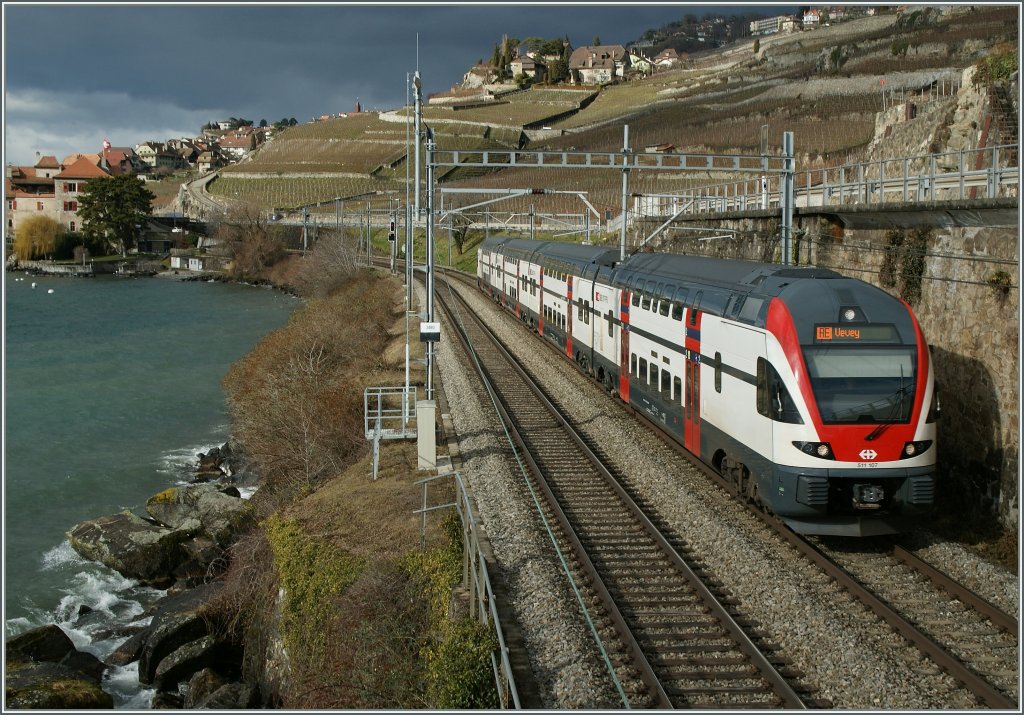 Der SBB RABe 511 107 kurz nach Rivaz unterwegs als RE nach Vevey. 
5. II. 13