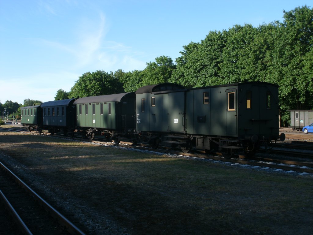 Der Schweriner Traditionszug abgestellt am Abend,vom 04.Juni 2011,in Putbus. 