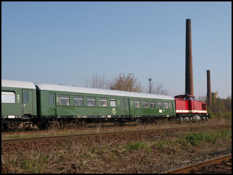 Der Sonderzug aus Schwarzenberg f�hrte diesen sch�nen E5 Lowa Wagen mit, hier zu sehen bei der Ausfahrt in Zeitz; 25.04.2010 (Foto: Steffen Tautz)