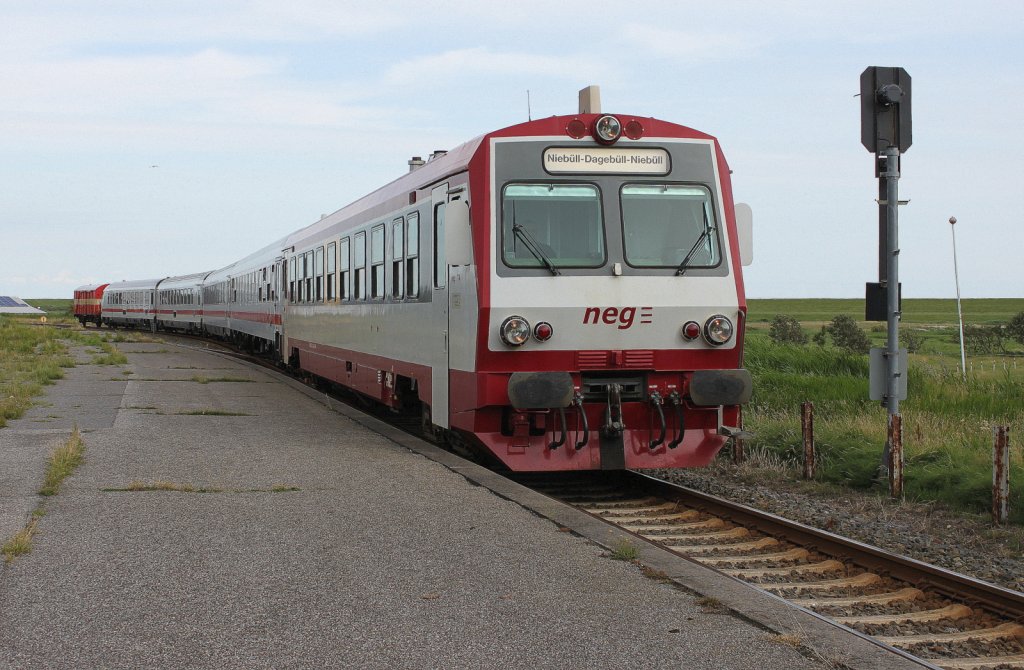 Der T4 von der Neg bei Dagebll kurz vor der Einfahrt in den Bahnhof auf der Mole (22.07.2012)