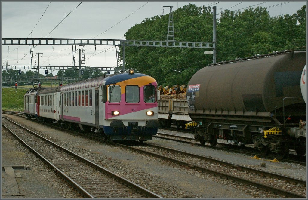 Der TPF Regionalzug N 7 erreicht von Bulle kommend sein Ziel Romont. 
27.05.2011