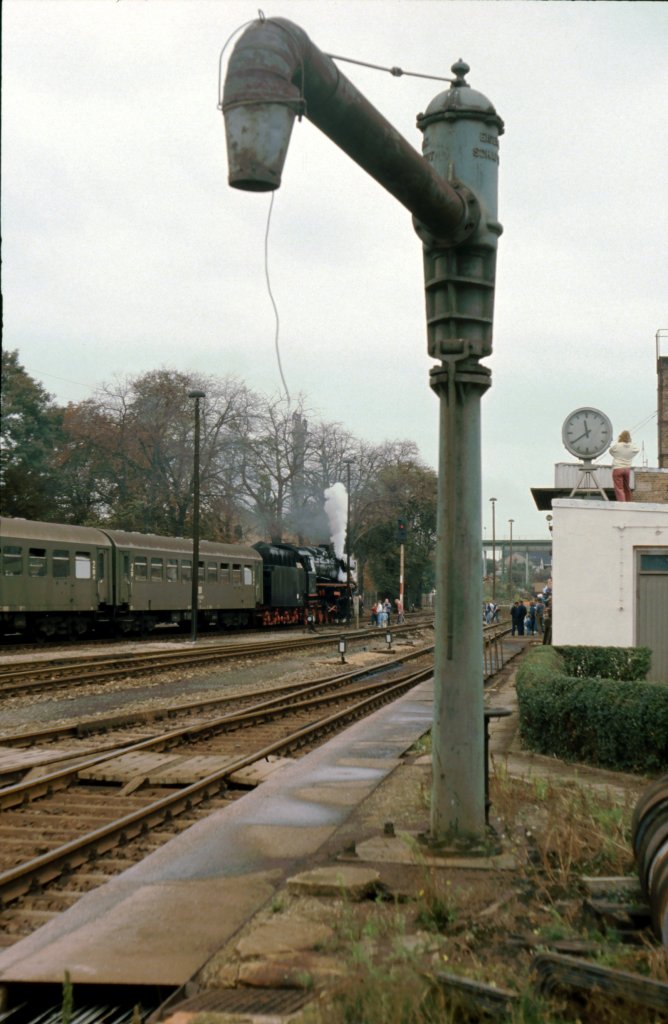 Der Wasserkran im Bf Ro�leben am 01.10.1989, dem 100. Geburtstag der Unstrutbahn. (Foto: Klaus Pollm�cher)