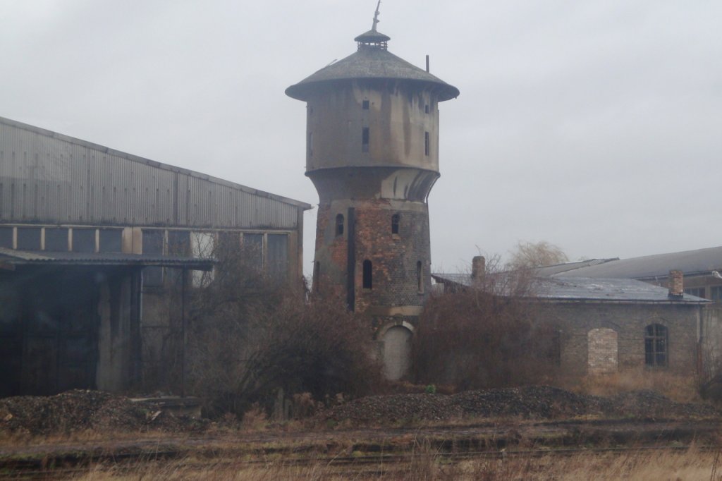 Der Wasserturm im Bf Querfurt am 19.01.2012. (Foto: G�nther G�bel)