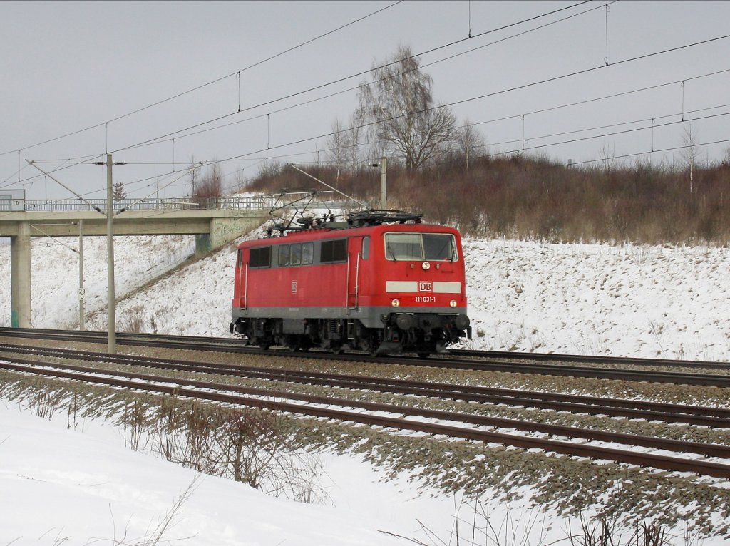 Die 111 031 am 03.01.2011 unterwegs bei Hebertshausen. 
