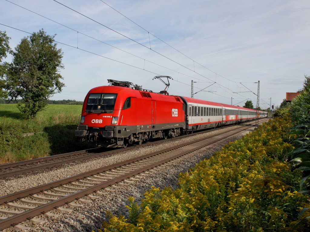 Die 1116 016 mit dem EC 111 am 14.08.2011 unterwegs bei Hilperting.