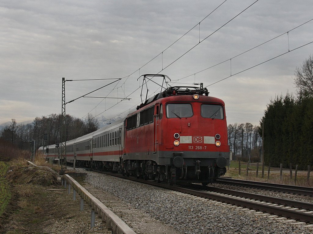 Die 113 268 mit dem IC Groglockner am 20.03.2010 unterwegs beim B Vogl. 
