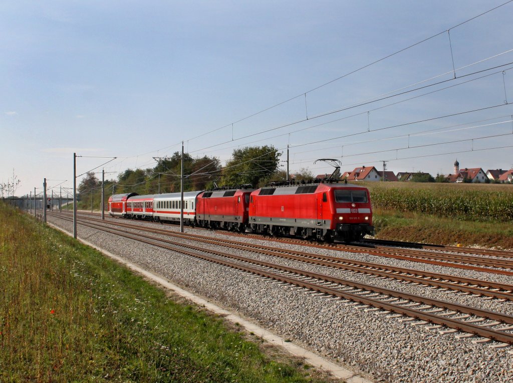 Die 120 135 und die 120 120 am 24.09.2011 mit einem PBZ unterwegs bei Hattenhofen.