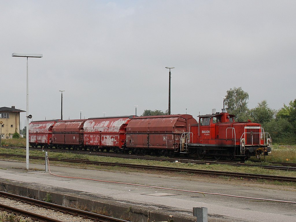 Die 363 107 am 26.06.2009 bei Rangierarbeiten in Mhldorf.
