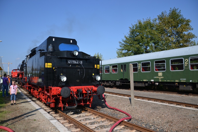 Die 41 1144-9 beim Wasser fassen w�hrend unserem 6. Dampflokfest in Karsdorf; 25.09.2011 (Foto: Roberto Franke)