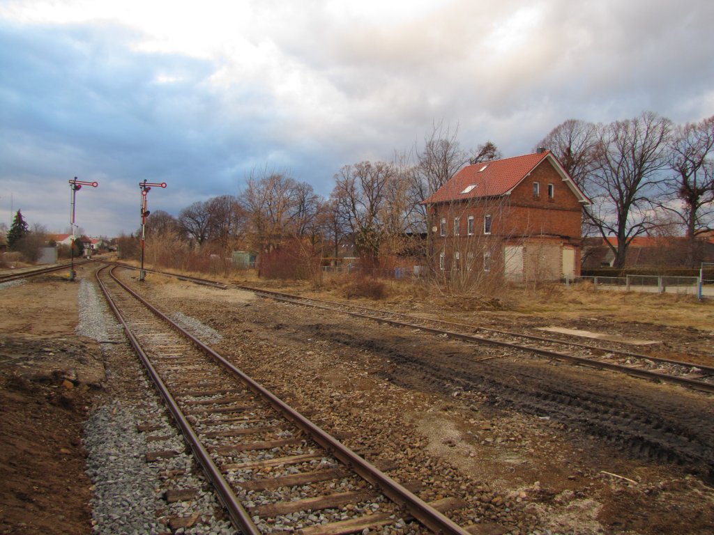 Die als Gleis 7 und 5 bezeichneten Gleise im Bf Laucha am 19.02.2012. Gleis 5 ist aber nicht mehr durchg�ngig befahrbar.
