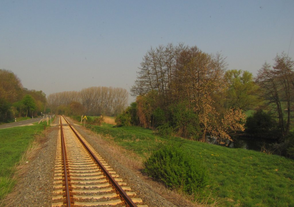 Die B176, die Unstrutbahn und die Unstrut zwischen Balgst�dt und Laucha; 21.04.2011