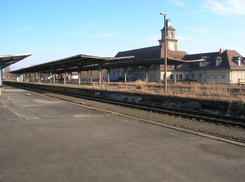 Die Bahnsteige im Bf Zeitz; 24.02.2011 (Foto: J�rg Ohlhaver)