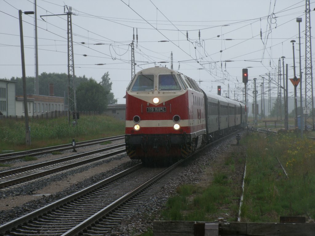 Die Berliner 119 158-4 brachte,am 29.Juni 2013,den Strtebekersonderzug nach Bergen/Rgen.