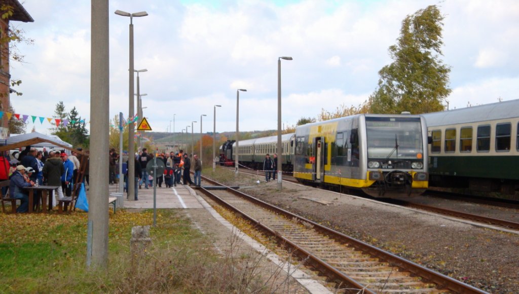 Die Burgenlandbahn stellte wieder einen Triebwagen zur Besichtigung zur Verf�gung; 24.10.2010 (Foto: G�nther G�bel)