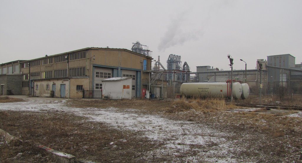 Die ehemalige Werkshalle der Arco Transportation GmbH am Zementwerk Karsdorf; 19.02.2011