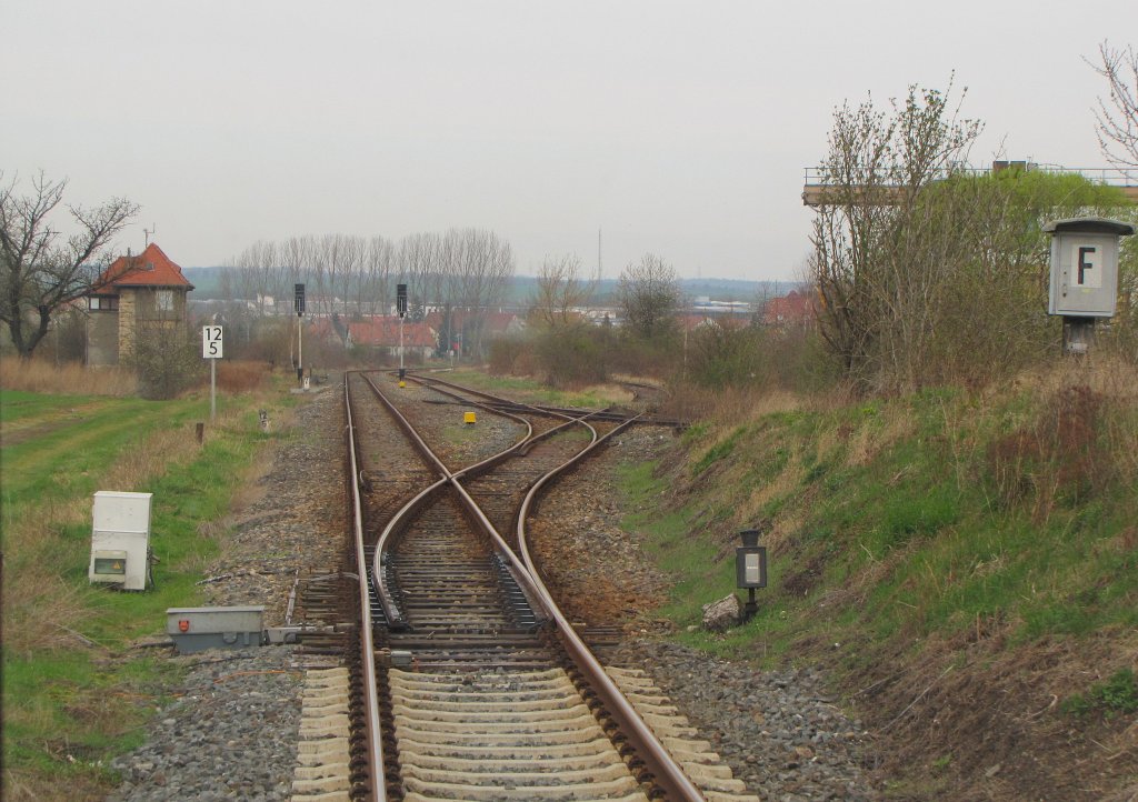 Die Einfahrtsweiche am Ostkopf vom Bf Laucha; 12.04.2012