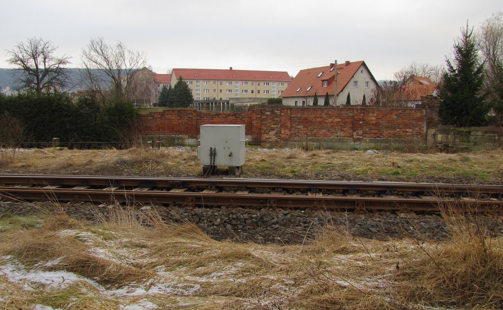 Die Einfahrtsweiche am Westkopf vom Bf Laucha mit der dazugeh�rigen Weichenheizung; 28.01.201