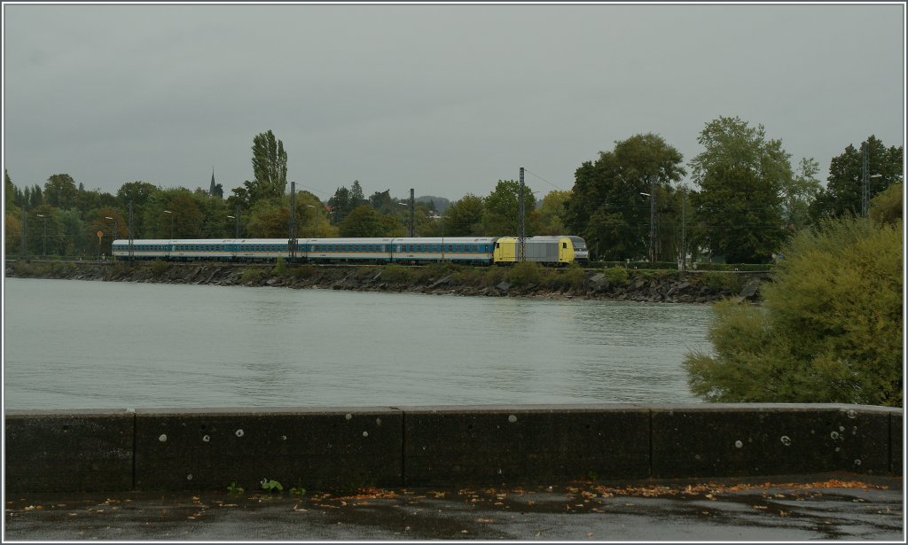 Die ER 20 007 bring am 18.09.2011 einen  Oktoberfest  verstrkten Alex nach Lindau. 
