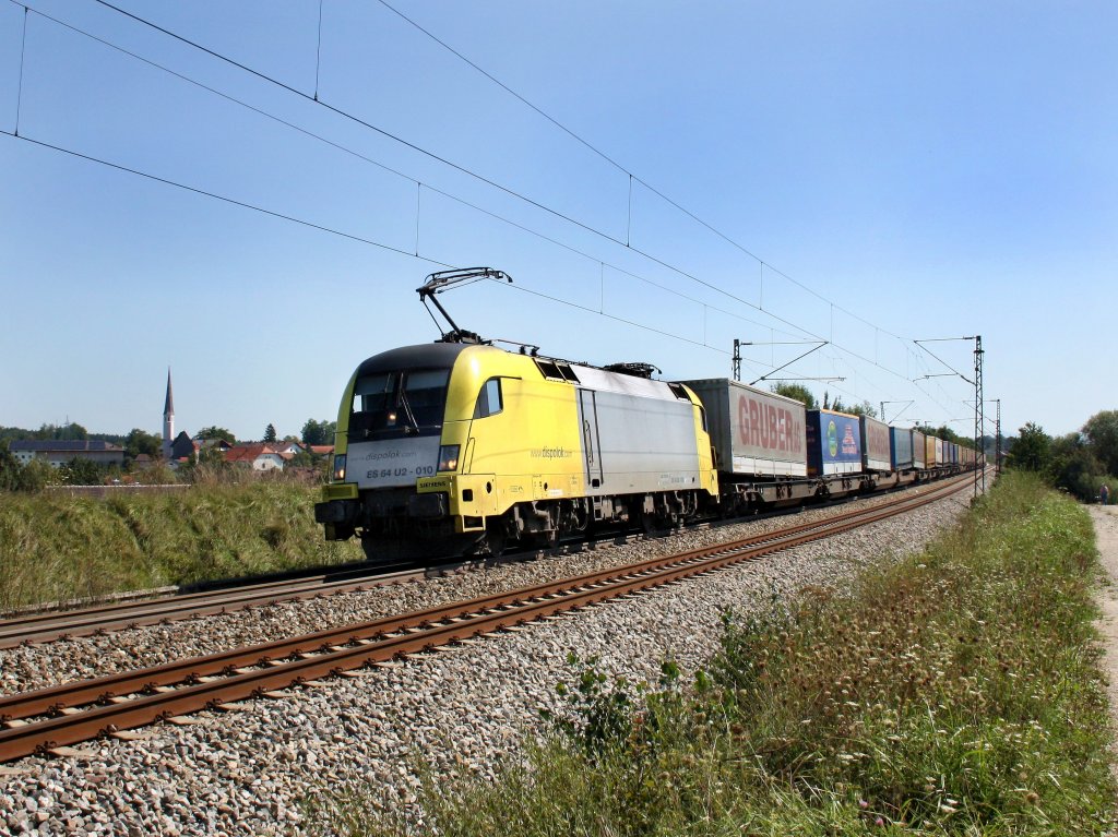 Die ES 64 U2-010 am 03.09.2011 mit einem KLV-Zug unterwegs bei Ostermnchen.
