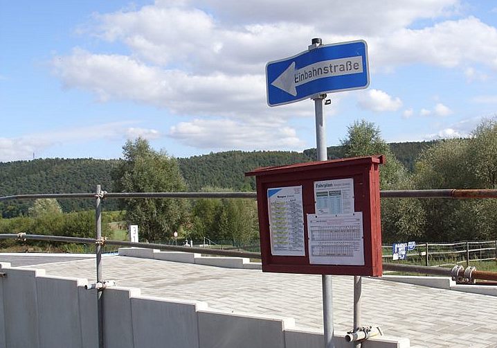 Die Fahrplantafel am Hp Wangen; 11.09.2009 (Foto: Klaus Pollm�cher)
