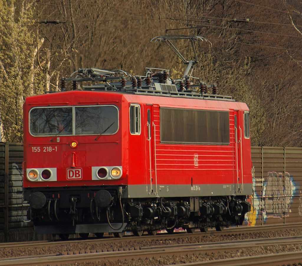 Die frisch Untersuchte 155 218-1 donnerte Lz durch Harburg am 30.3.