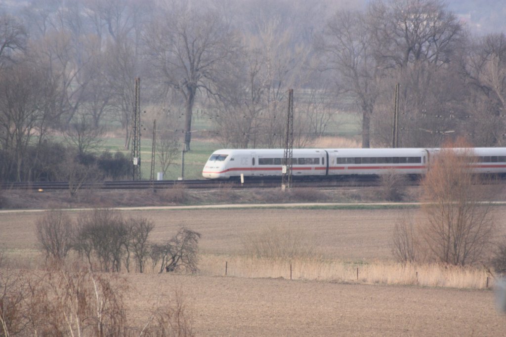 Die ICE 290 und 291 von Interlaken Ost nach Berlin Gesundbrunnen und zur�ck werden mit ICE´s der  BR 402 gefahren, anstatt der ICE-T die sonst auf der Th�ringer Bahn vertreten sind; 24.03.2010 Naumburg 