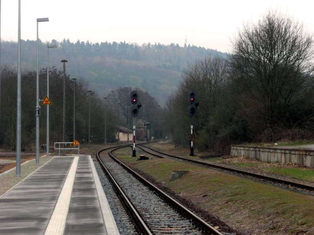 Die Lichtsignale in Richtung Artern im Bf Nebra; 05.04.2012 (Foto: Klaus Pollm�cher)