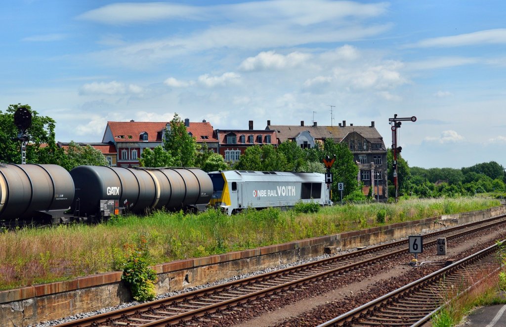 Die NBE RAIL Voith L06-30006 (92 80 1263 006-9 D-VTLT), an InfraLeuna vermietet, rollte am 13.06.2013 mit einem Kesselzug durch den Zeitzer Pbf in Richtung Gbf und vermutlich weiter Richtung Gro�korbetha.