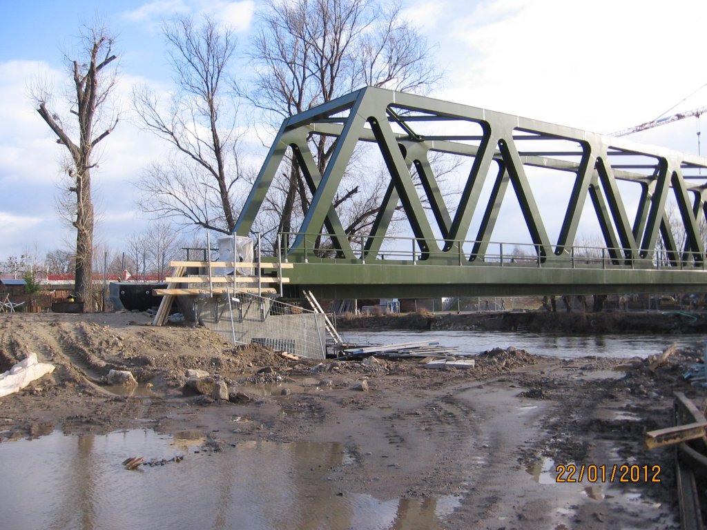 Die neue Saalebr�cke auf der Ro�bacher Seite am 22.01.2012. (Foto: Hans Grau)