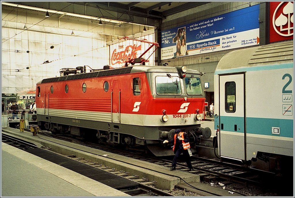 Die BB 1044 035-2 hat ihren EC nach Mnchen gebracht.
Mai 2001/Bild ab Foto CD