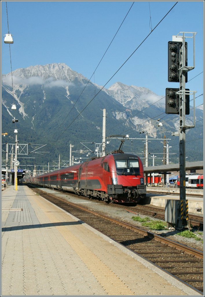 Die BB 1116 226 verlsst mit ihrem RJ Innsbruck Richtung Wien.
15.09.2011