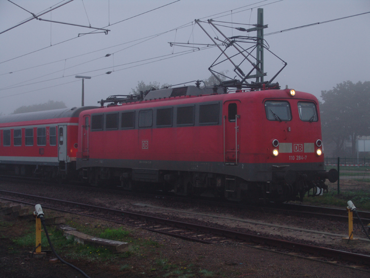 Die schne 110 284-7 von der Seite.(11.09.10)