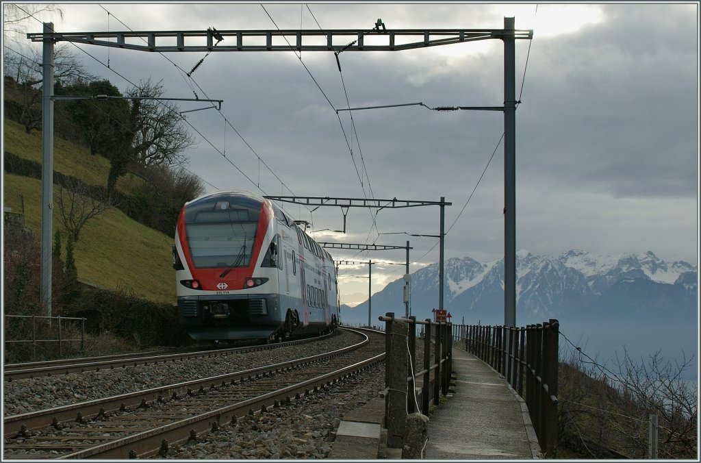 Die seit Fahrplanwechsel neu verkehrenden RE Genve - Romont werden mit den neuen 511 gefahren. Hier zwischen Bossire und Grandvaux am 4. Jan. 2013