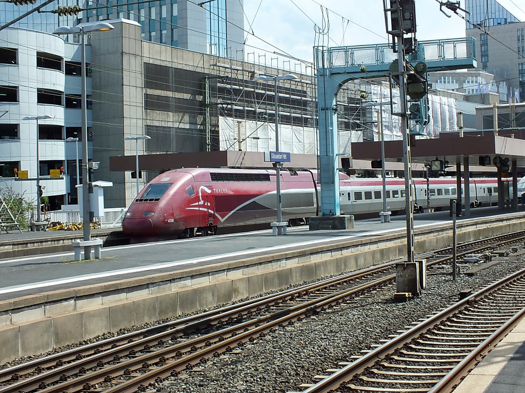 Die Thalys-Einheit 4305 am 3.8.13 im Dsseldorfer Hauptbahnhof.