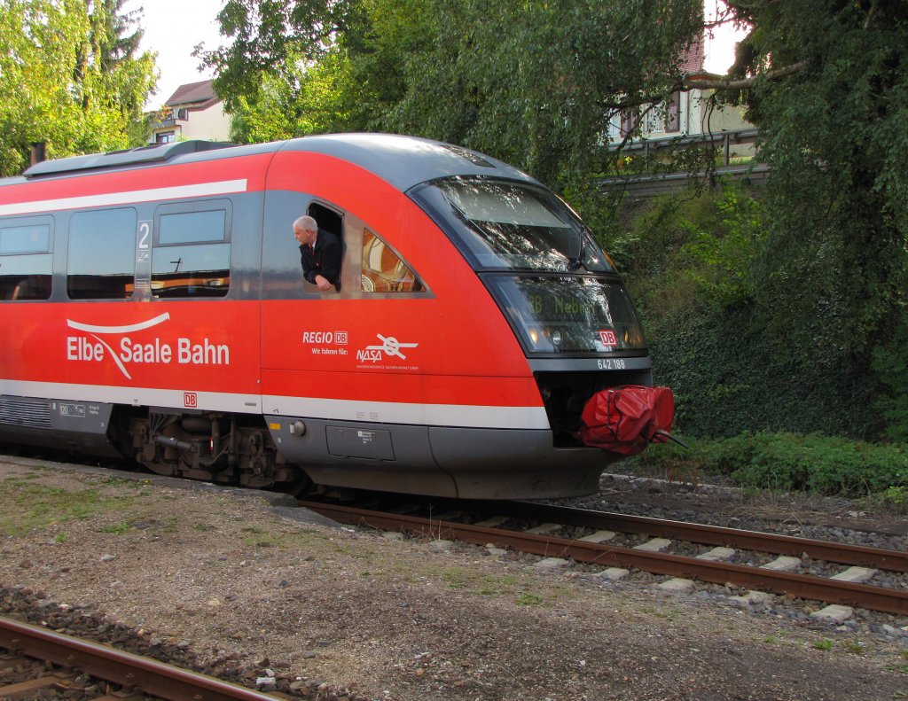 Die Triebfahrzeugf�hrer der von der Elbe-Saale-Bahn eingesetzten Desiros der BR 642, sorgten am gesamten Winzerfestwochenende daf�r, dass zahlreiche Besucher sicher zum Winzerfest und zur�ck nach Hause gelangten. Bf Freyburg; 11.09.2010